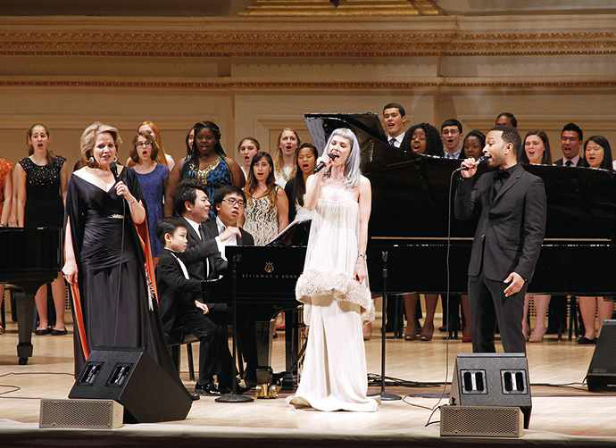 at carnegie hall:
Lang Lang (seated, centre) performs
with Renée Fleming, Oh Land and
John Legend, plus students from
his Music Foundation